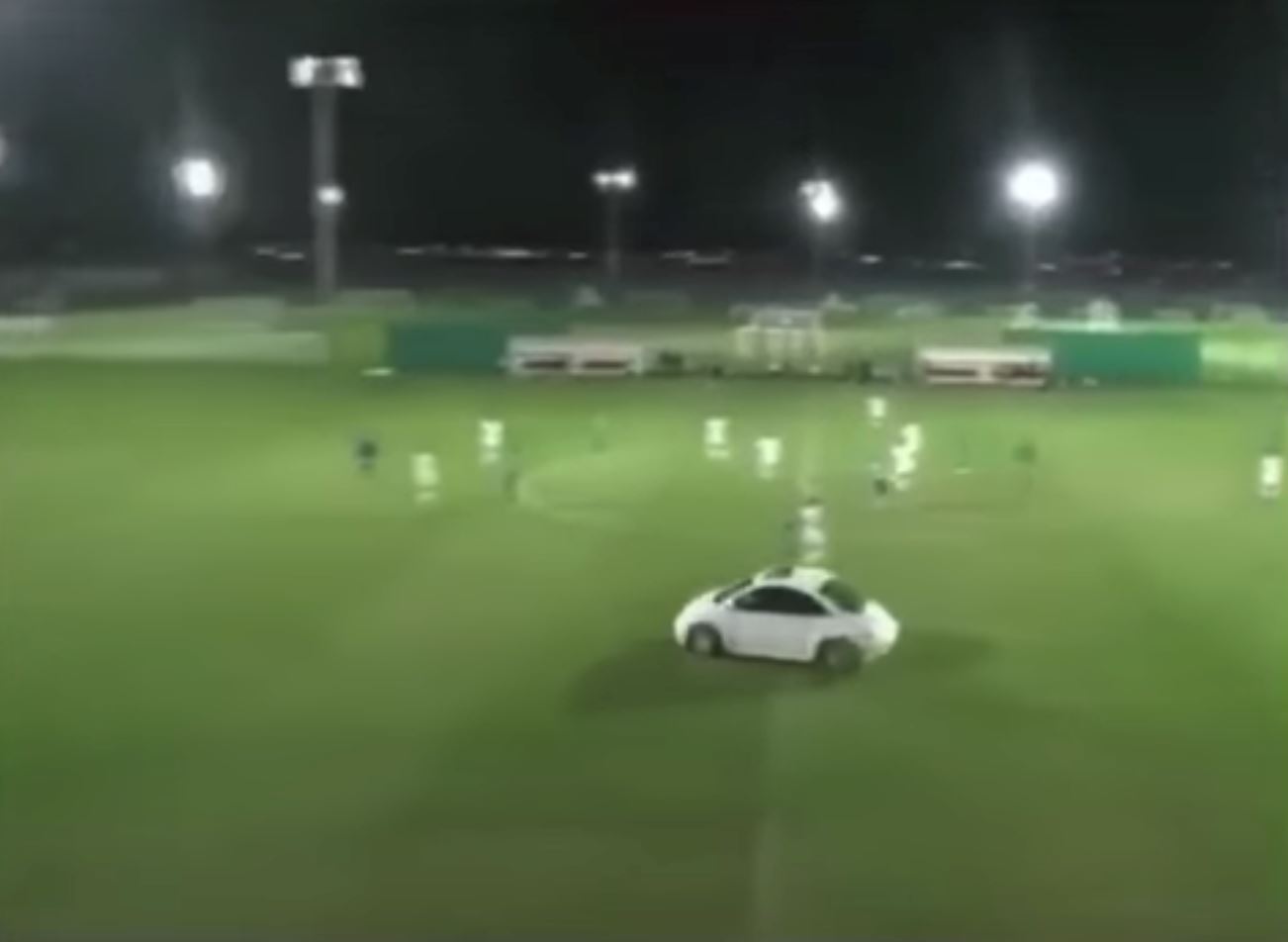 semua jadi blur tiba-tiba kereta masuk padang masa tengah main bola