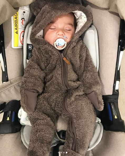 akhirnya amyra rosli kongsi wajah anak