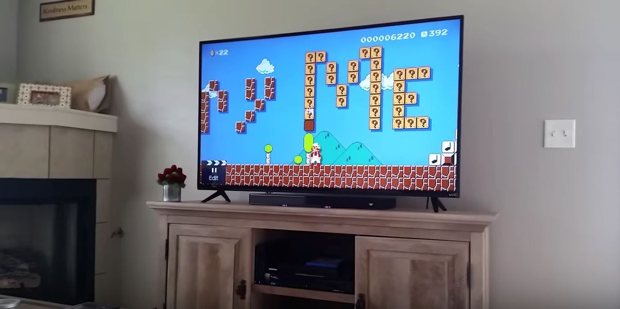 wanita kena lamar dengan teman lelaki dalam game super mario