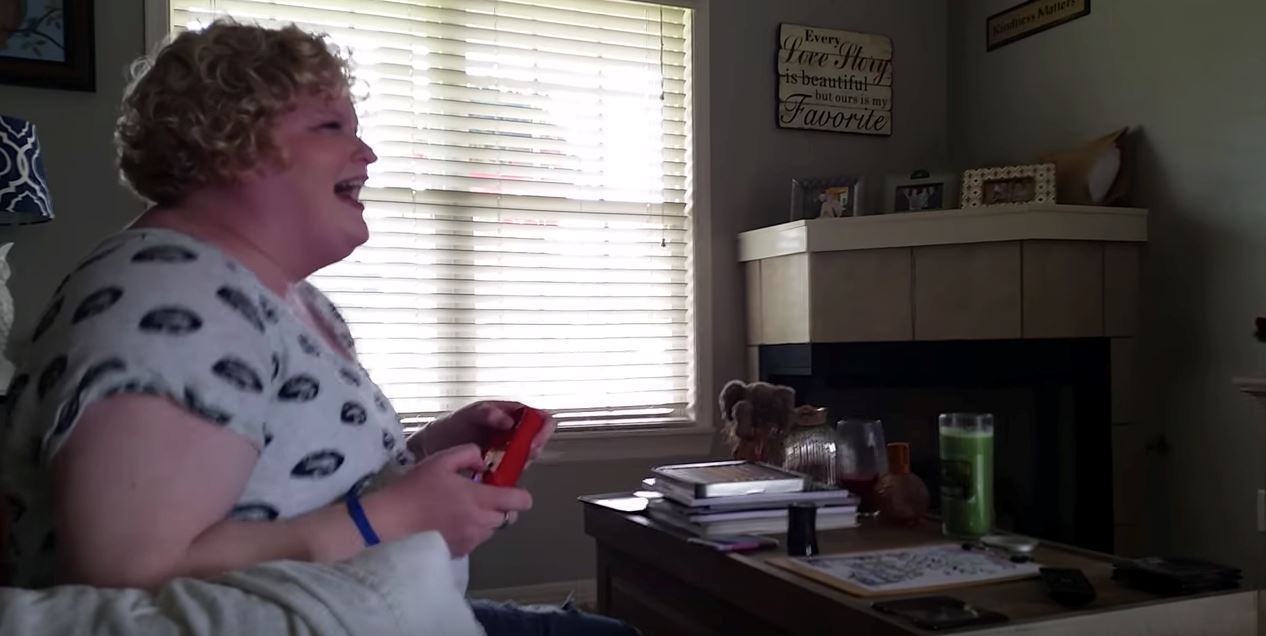 wanita kena lamar dengan teman lelaki dalam game super mario