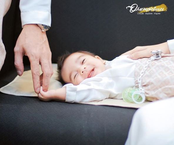 comelnya anak amyra dan amar baharin pada majlis aqiqah 