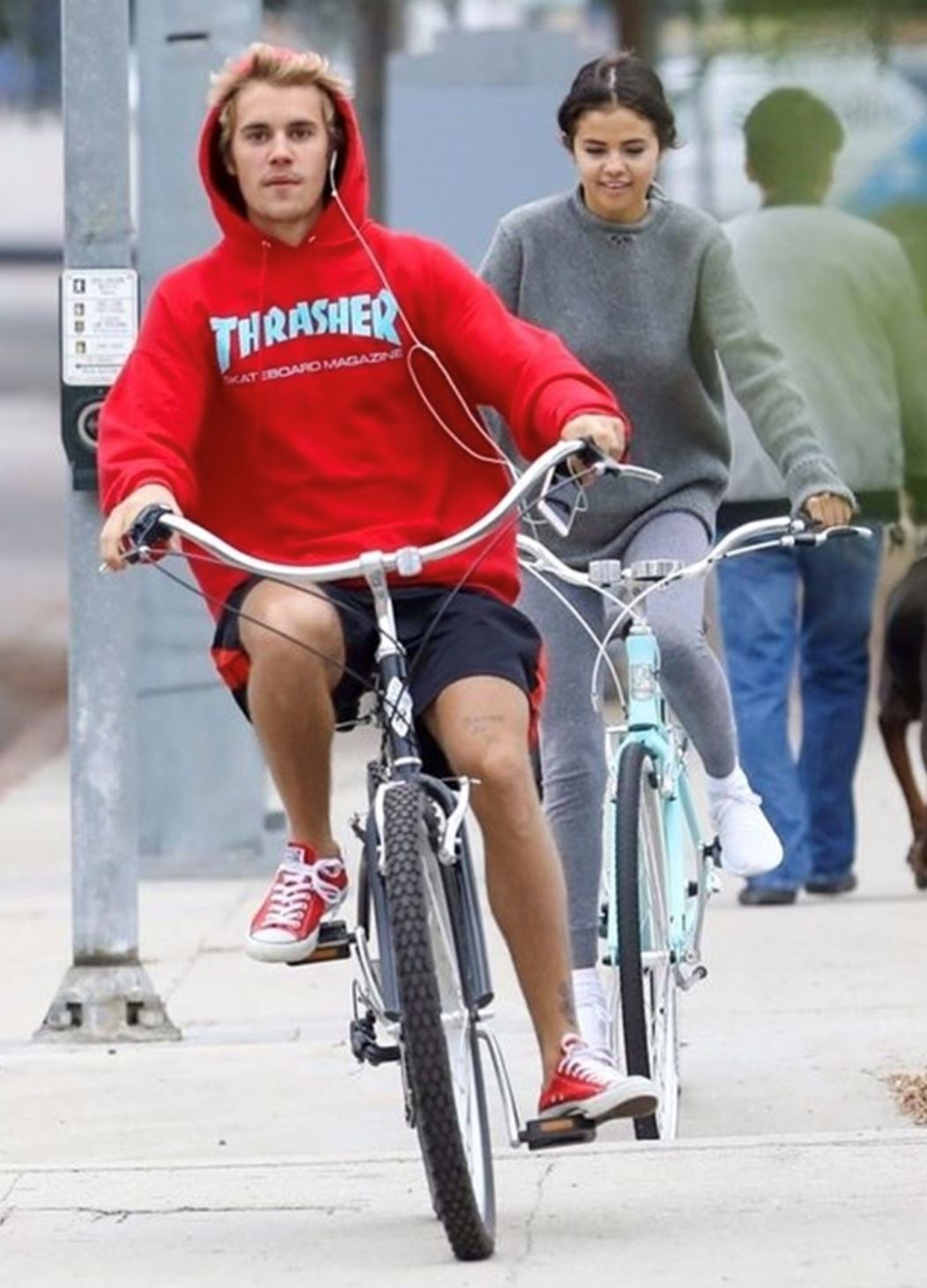 sampai unfollow ibu, mampukah selena tinggalkan bieber demi ibunya?