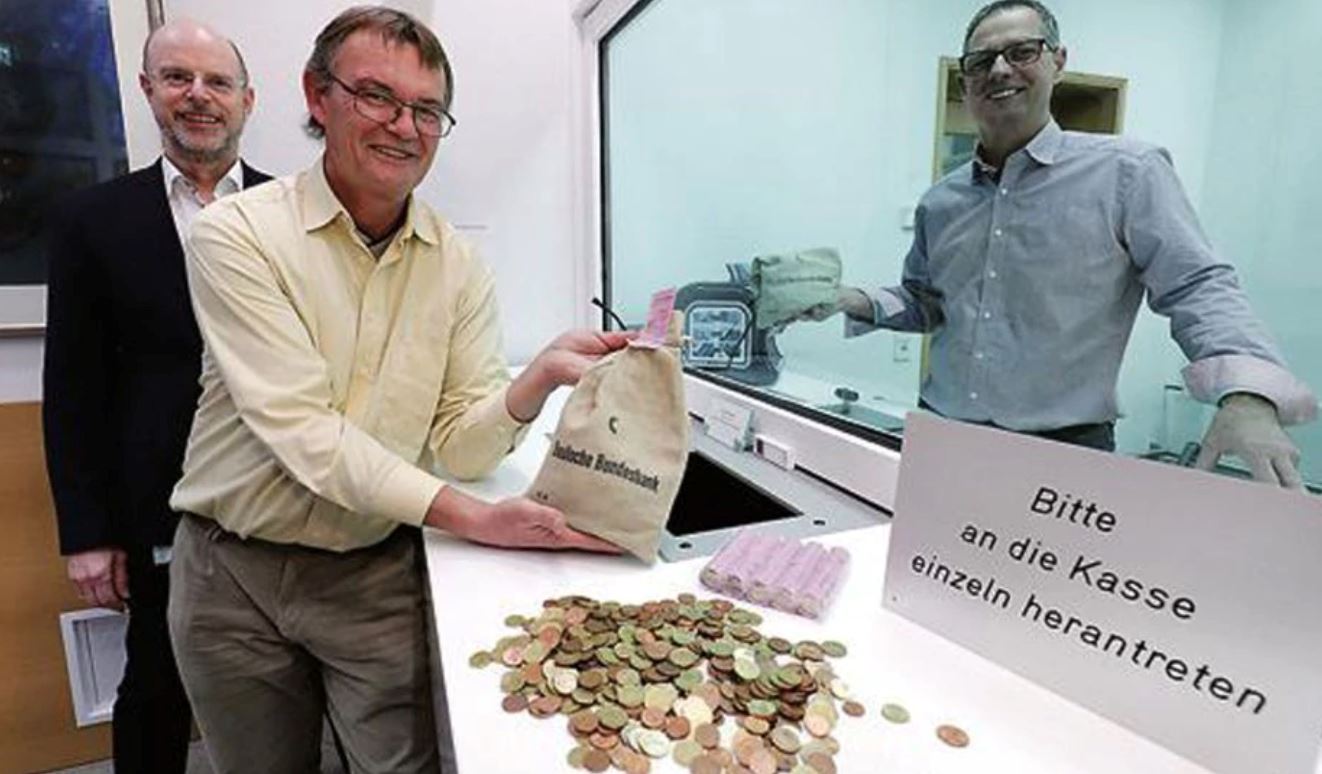 bank ambil masa 6 bulan kira 1.2 juta keping duit syiling guna tangan 