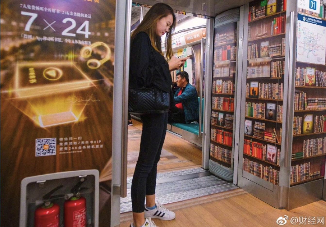 kereta api ubah jadi library bergerak, penumpang boleh dengar buku