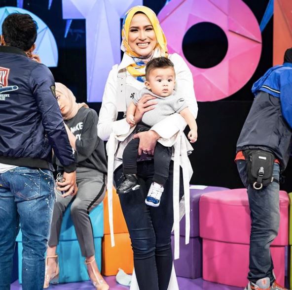 netizen suka hanis zalikha jadi hos meletop 