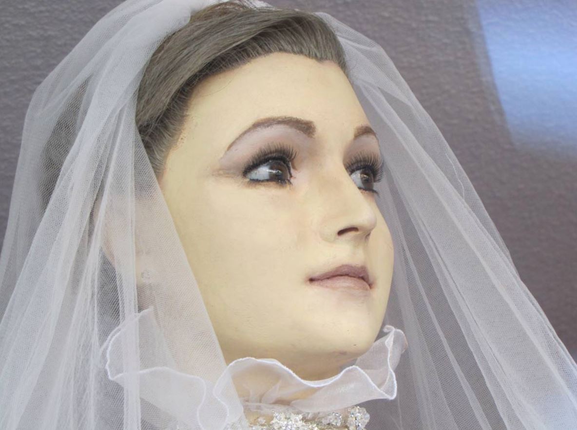 patung ubah posisi setiap malam, ramai ingat ia mayat yang di awet