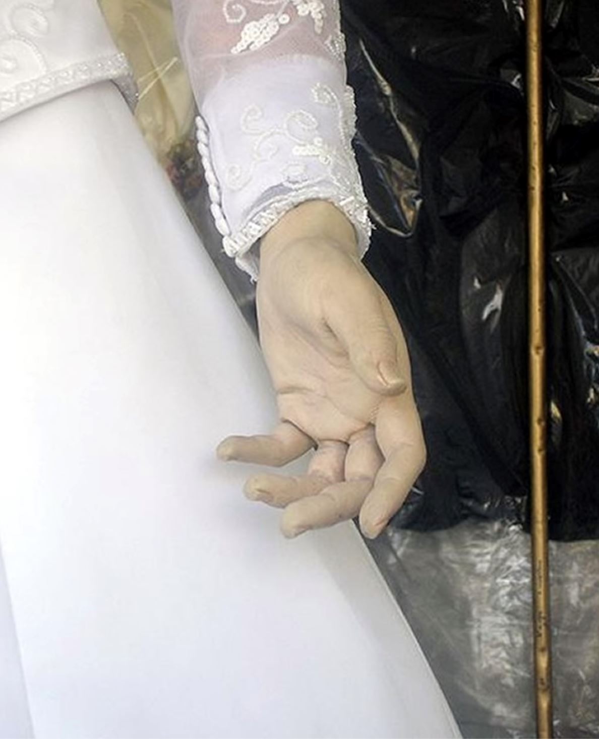 patung ubah posisi setiap malam, ramai ingat ia mayat yang di awet