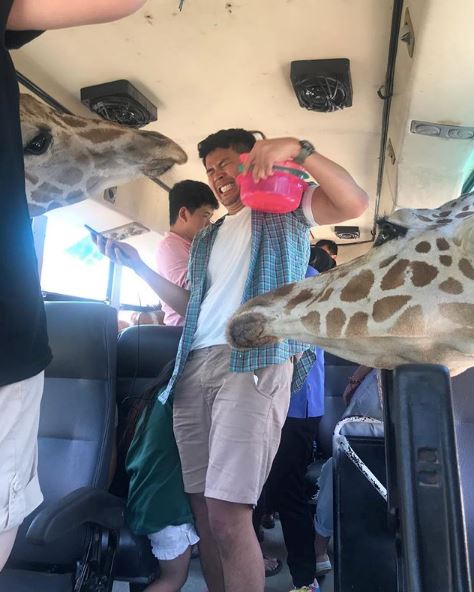 epik betul reaksi awal dan lara bila zirafah masuk dalam bas 