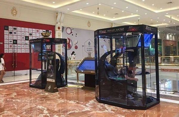 bilik simpan lelaki yang rimas ikut perempuan pergi shopping 