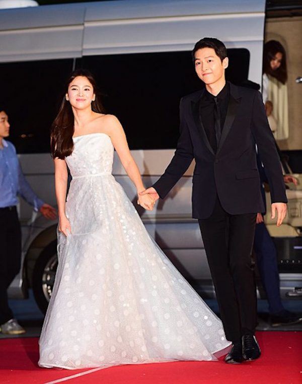 song joong ki dan song hye kyo sah kahwin oktober ini!