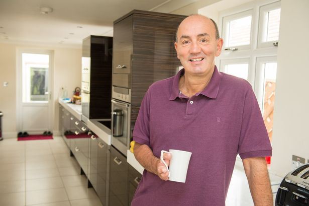 pindah jari kaki ke tangan supaya boleh belajar menulis semula