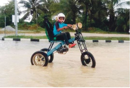 lelaki ni berjaya cipta motor untuk redah banjir bermodalkan rm 500