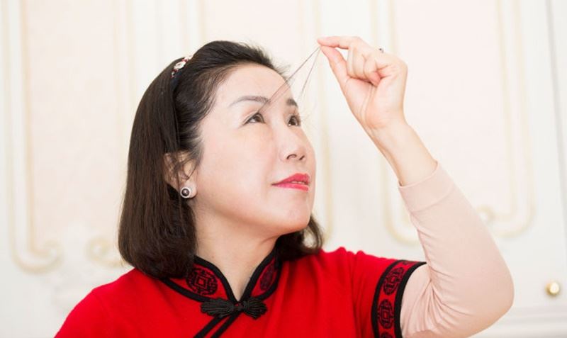 wanita ni miliki bulu mata original terpanjang di dunia