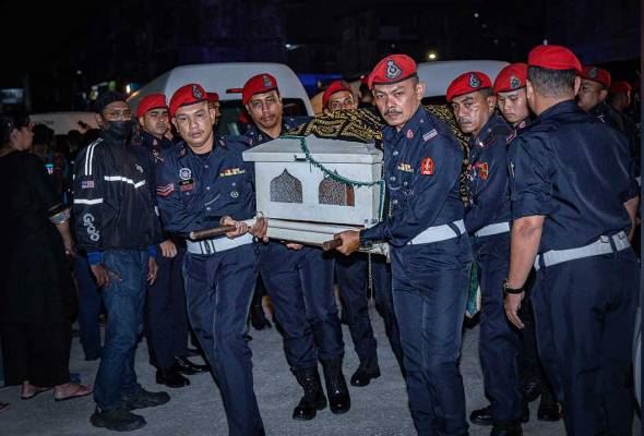 tiga jenazah anggota fru selamat dikebumikan dengan penuh penghormatan