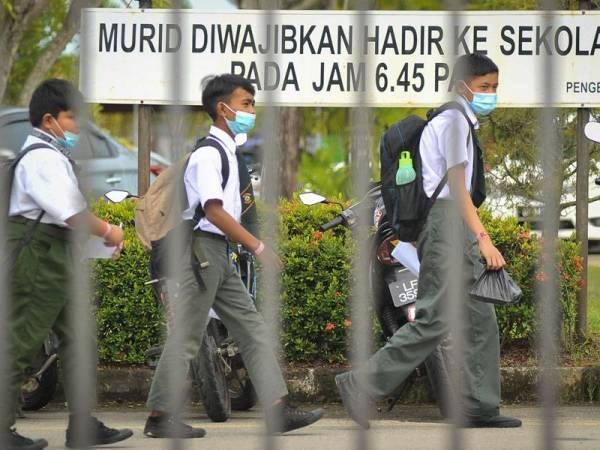 pelajar dibenar kembali ke sekolah berambut panjang