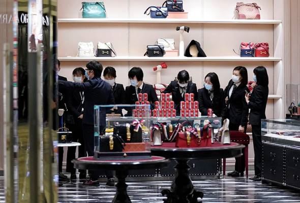 penduduk wuhan bersyukur boleh kembali shopping lepas berkurung lama dirumah