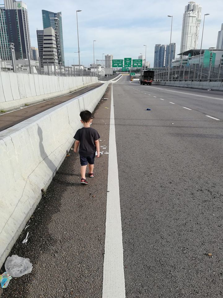 wanita hamil terpaksa jalan kaki seberang tambak johor dari singapura