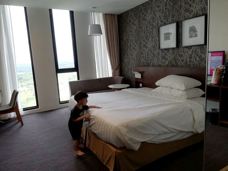 wanita hamil terpaksa jalan kaki seberang tambak johor dari singapura