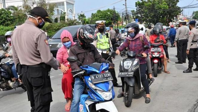 denda cuci tandas jika ingkar penjarakan sosial di jakarta