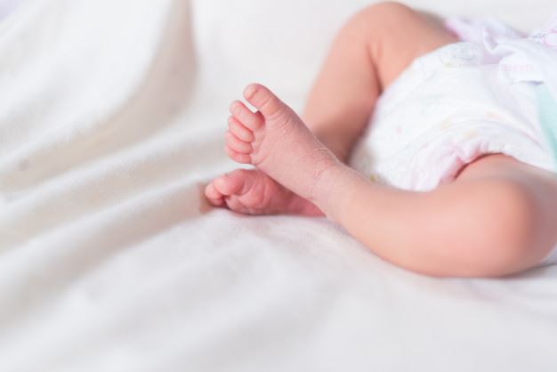 bayi 12 hari kini mangsa paling muda dijangkiti covid-19 di malaysia