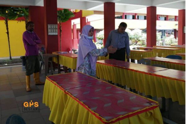 sekolah dah mula buat persiapan awal, kerusi meja disusun ikut sop