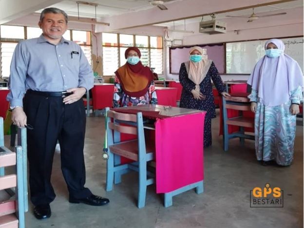 sekolah dah mula buat persiapan awal, kerusi meja disusun ikut sop