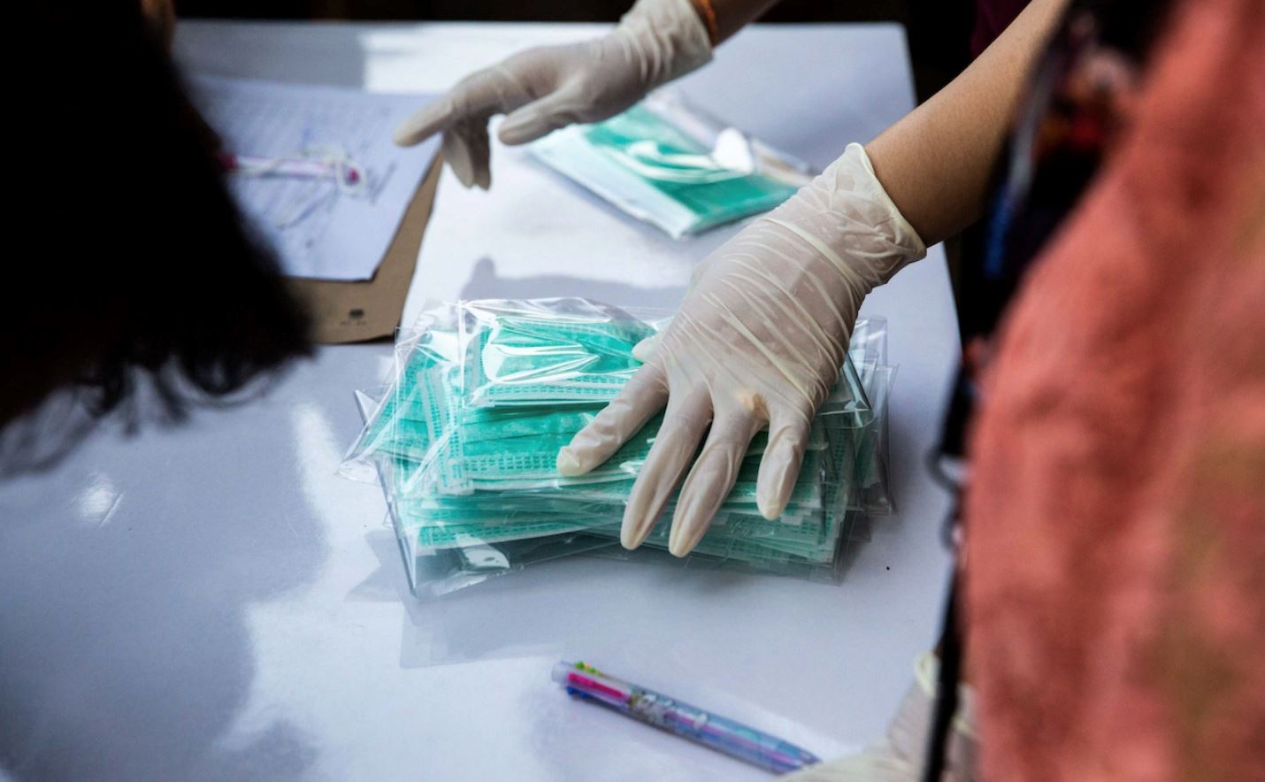 jijik! ada kilang haram kitar semula topeng muka terpakai di thailand