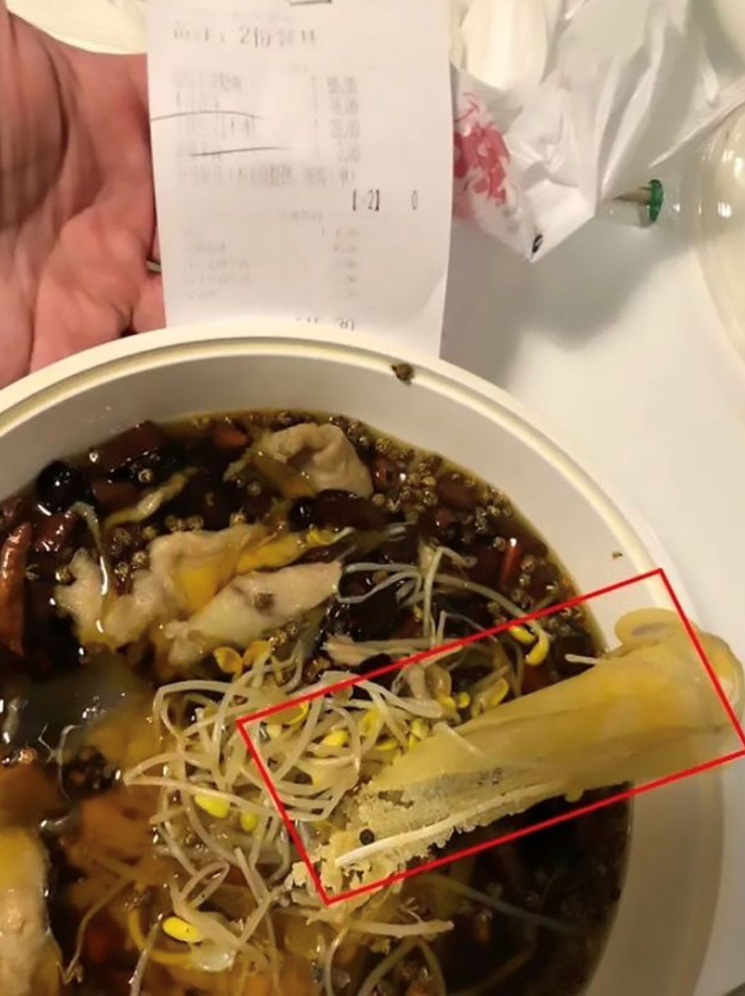 pelanggan terkejut jumpa face mask dalam makanan dipesan bungkus dari kedai