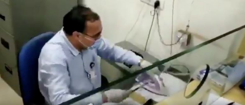 pegawai bank guna seterika je untuk bunuh covid-19