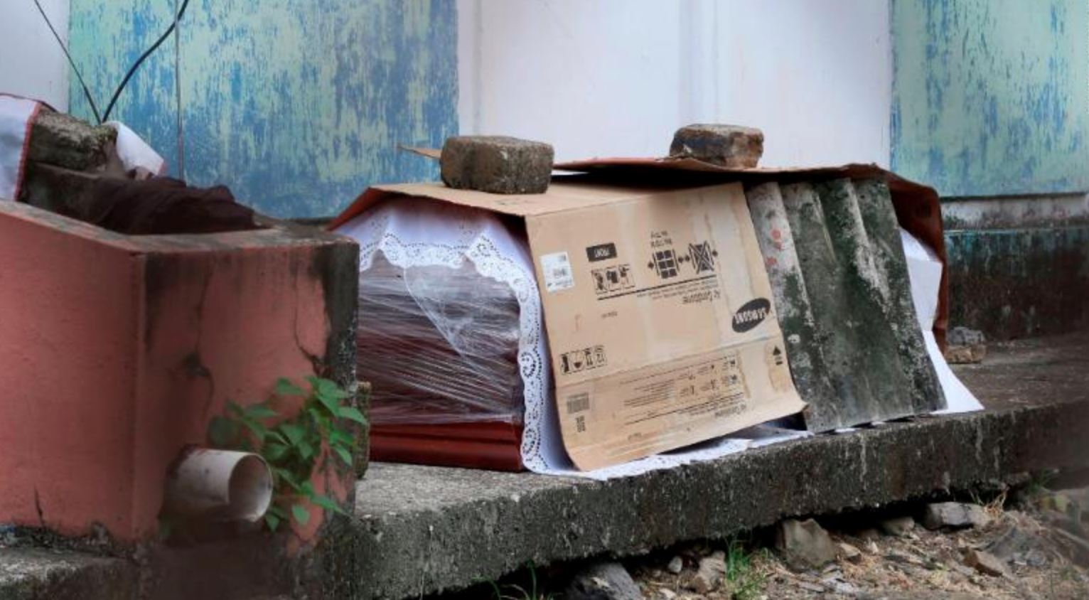 mayat covid-19 dibiarkan tepi jalan akibat tak cukup keranda