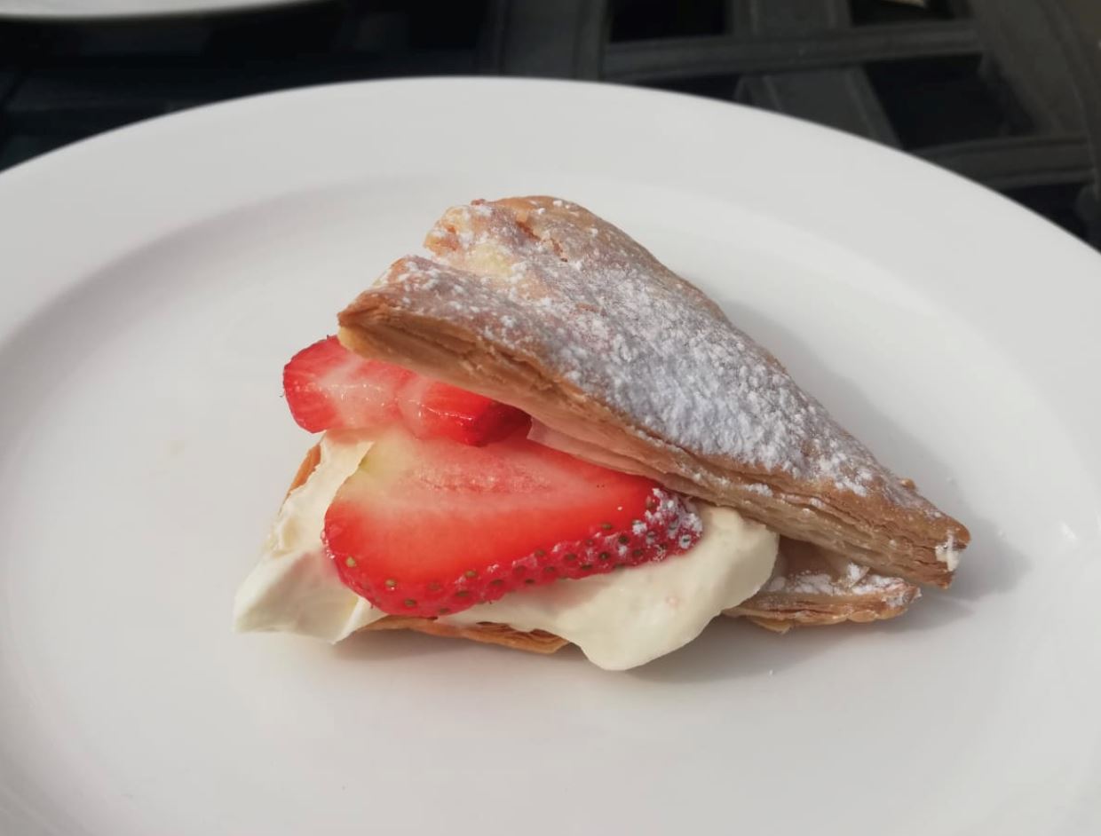 kemas peti sejuk terjumpa pastri puff expired tahun 1995, si ibu berani makan!