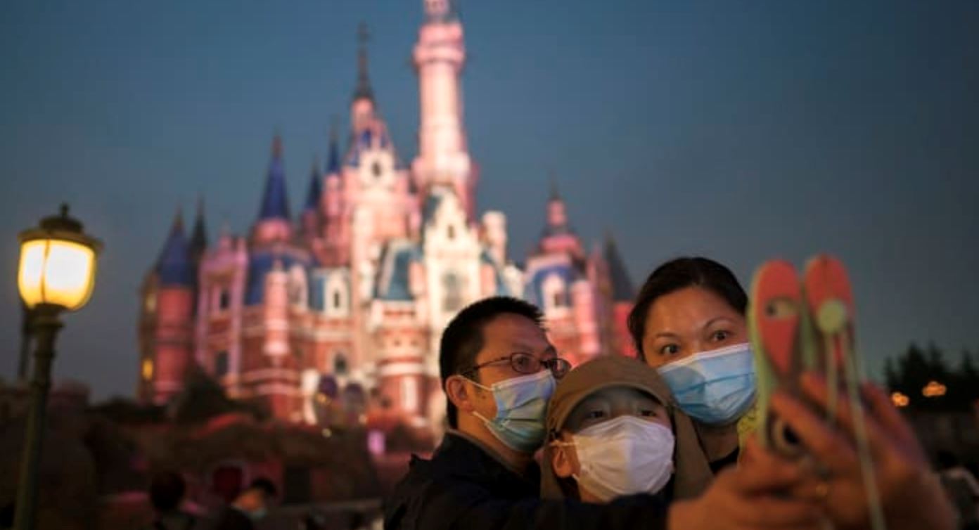 anda dilarang menjerit ketika naik rollercoaster ini bagi elak jangkitan covid-19