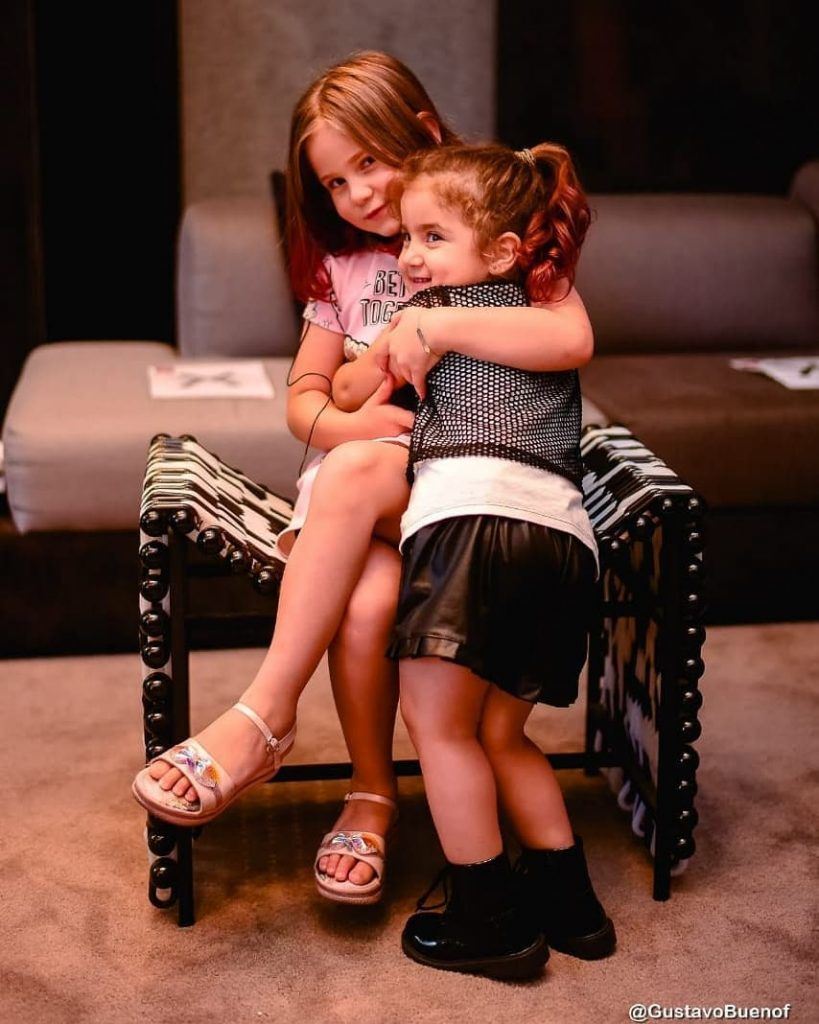 gaduh tiup kek birthday, dua beradik dijemput tiup 500 lilin sepuas hati