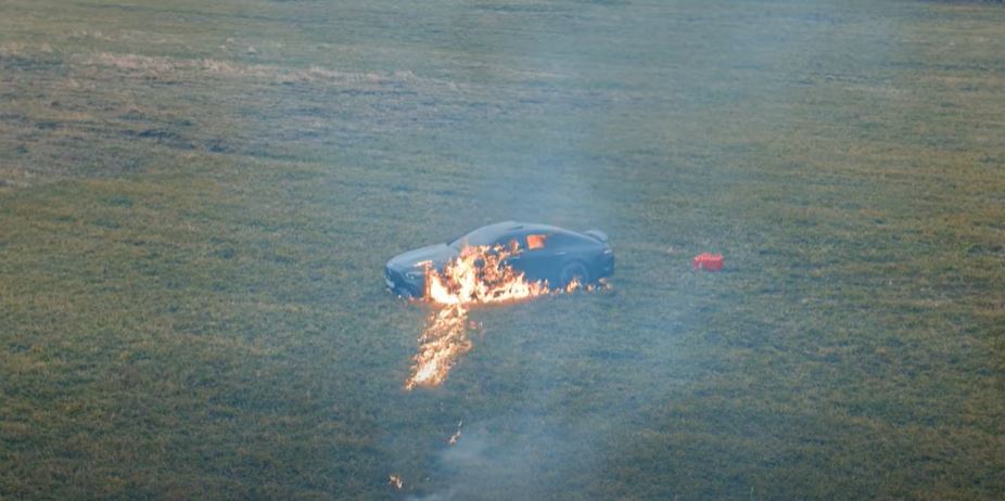 sakit hati asyik rosak je, lelaki bakar kereta bernilai rm696,000