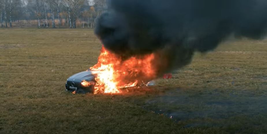 sakit hati asyik rosak je, lelaki bakar kereta bernilai rm696,000