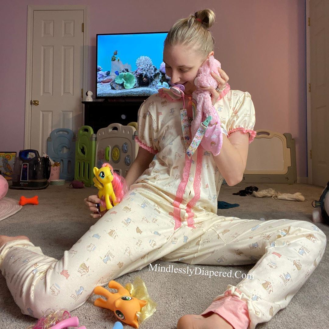 wanita 25 tahun sanggup habiskan ribuan ringgit semata-mata hobi jadi baby dewasa