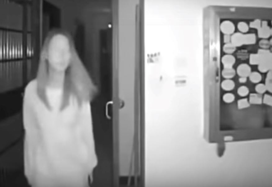 wanita dari wuhan ditangkap sengaja ludah pada pemegang pintu, lebih 30 individu dijangkiti