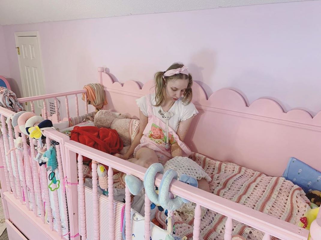 wanita 25 tahun sanggup habiskan ribuan ringgit semata-mata hobi jadi baby dewasa