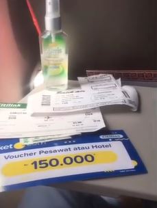 dah lambat nak ke sekolah, remaja naik pesawat untuk pertama kali dalam hidup