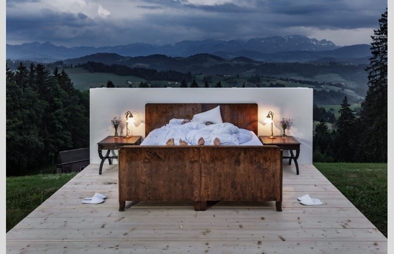 hotel buat tawaran baru, bilik tanpa dinding dengan view kaki gunung