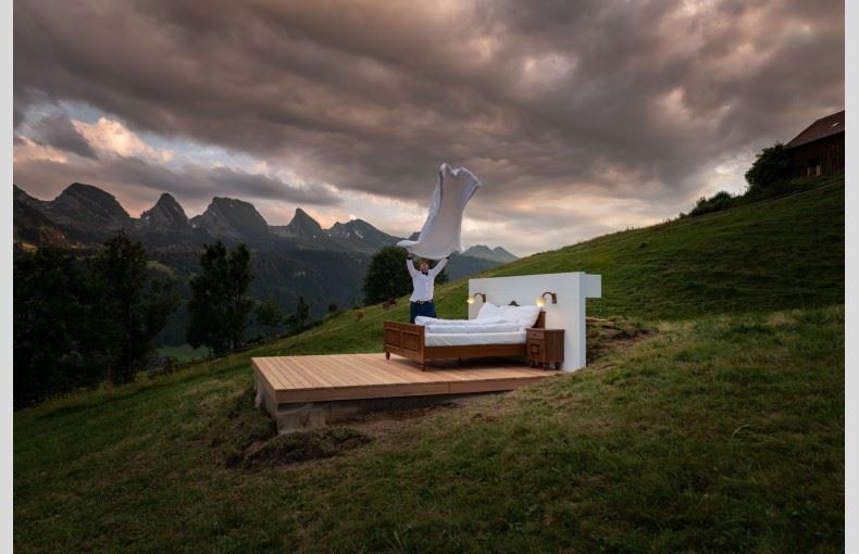 hotel buat tawaran baru, bilik tanpa dinding dengan view kaki gunung