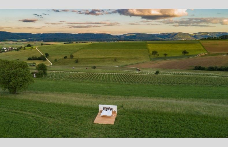 hotel buat tawaran baru, bilik tanpa dinding dengan view kaki gunung