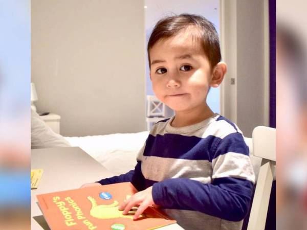 kanak-kanak dari malaysia ada iq genius di dunia, umur 2 tahun dah boleh baca buku