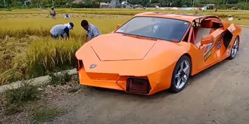 petani di aceh selamba bawa hasil padi guna ‘lamborghini’