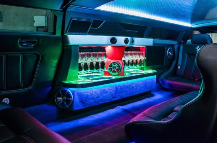 bukan gambar edit, ini adalah limosin sebenar dari model ferrari