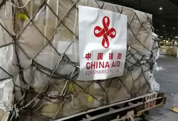 china hulur bantuan peralatan perubatan, topeng muka kepada malaysia