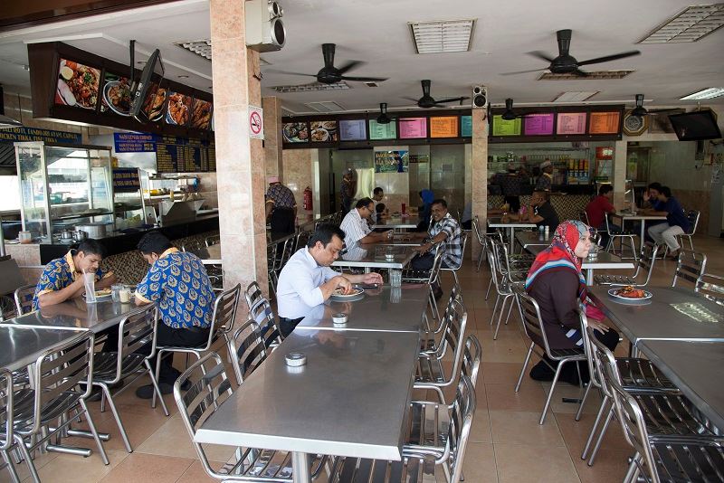 hanya boleh bungkus, makan di kedai adalah tidak dibenarkan