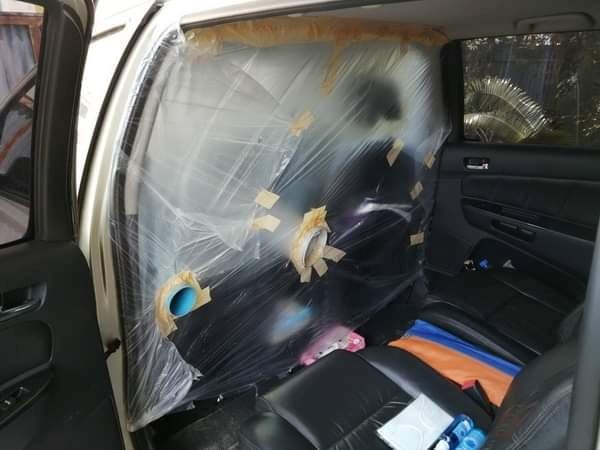 bijak! bapa buat sempadan kuarantin dalam kereta lepas ambil anak dari airport