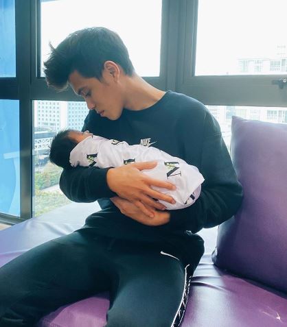 timang puteri sulung, nazmi faiz beri nama maria miqayla, ‘’tahniah daddy mi..’’