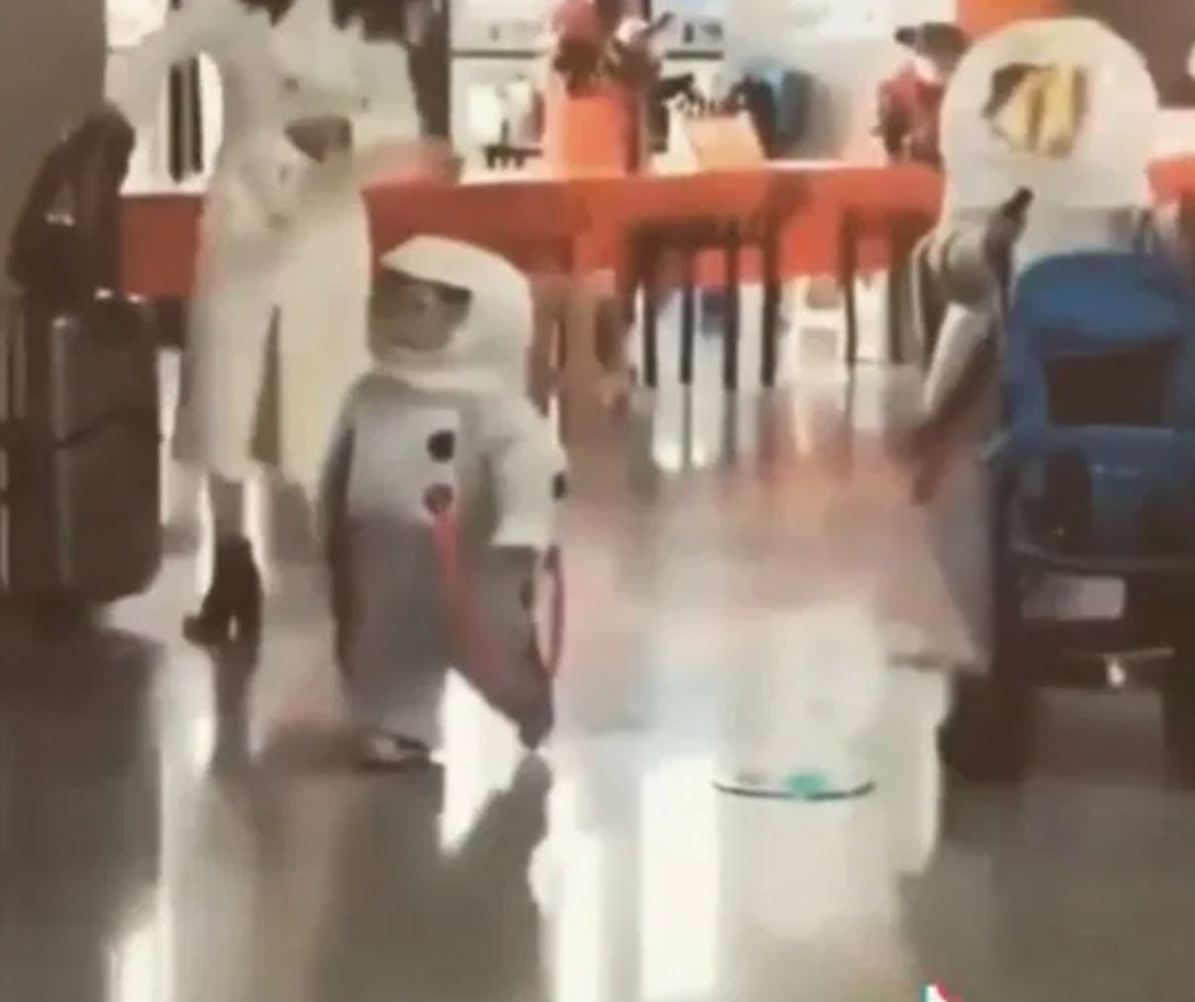 budak pakai baju angkasawan elak jangkitan berjaya curi perhatian, 